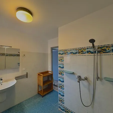 Apartment 7 Personnes Face 7blion37 *
